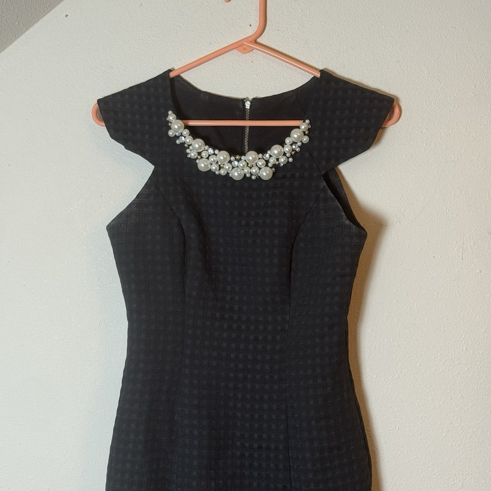 Mac Duggal Black Cocktail Dress Pearl Beaded Neckline Sleeveless Bodycon Size 2